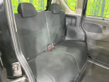 後部座席も気になるようなキズ・汚れやへたり等、大きなダメージはなく、良好な状態です。