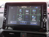 ナビゲーション+AV 2画面表示(デュアルウィンドウ)、TV、FM/AM、Bluetooth Audio、SDカード、DVD再生、 CD録音/再生、ハンズフリーフォン、スマホ、Nissan Connectサービス対応の高性能9インチ大型ナビです。