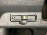 ハンドルの左下にETCがついています。高速道路の料金所の通過も楽々です。 カードの取り出しもしやすい場所についています。