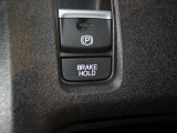 【ブレーキホールド】信号待ちなどでブレーキを踏み続けなくともブレーキがキープされます!アクセルペダルを踏むと解除され発進することが可能です!