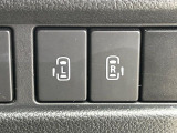 【両側パワースライドドア】スマートキーや運転席のスイッチで後席両側スライドドアの開閉が可能♪電動だから力を入れてドアを開ける必要が無く、小さなお子様でも簡単に開け閉めでき快適です♪