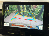 【バックカメラ】駐車時に後方がリアルタイム映像で確認できます。大型商業施設や立体駐車場での駐車時や、夜間のバック時に大活躍!運転スキルに関わらず、今や必須となった装備のひとつです!