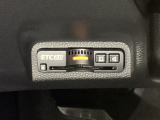ハンドルの左下にETC2.0がついています。高速道路の料金所の通過も楽々です!。 カードの取り出しもしやすい場所についています。