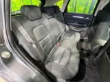 後部座席も気になるようなキズ・汚れやへたり等、大きなダメージはなく、良好な状態です。
