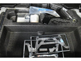 サブトランク付ですので洗車道具や工具の収納に便利です。