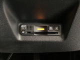 ハンドルの右下にETCがついています。高速道路の料金所の通過も楽々です。 カードの取り出しもしやすい場所についています。