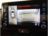 パノラミックビューモニター付きです。車両を上から見たような映像をディスプレイオーディオ画面に表示。運転席からの目視だけでは見にくい、車両周辺の状況をリアルタイムでしっかり確認できます。