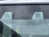 【スズキ セーフティサポート】走行中に前方の車両等を認識し、衝突しそうな時は警報とブレーキで衝突回避と被害軽減をアシスト。より安全にドライブをお楽しみいただけます。