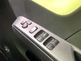 【電動格納ミラー】サイドミラーは電動格納式となっており、狭い駐車場でもキズがつくリスクを抑えられます。