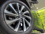 【純正17インチアルミホイール】外観にマッチした純正アルミホイールを装着しております。各種社外アルミホイールや、スタッドレスタイヤも取扱いしております。是非ご相談ください♪