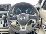 インテリアに合わせたデザインのステアリングは、運転される方のことも考え、運転しやすい形状、大きさです。是非一度、実際に触ってお確かめください。