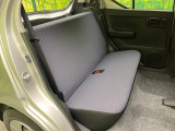 後部座席も気になるようなキズ・汚れやへたり等、大きなダメージはなく、良好な状態です。