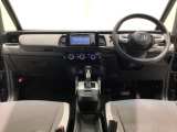 【前方視界】開放的な前方視界!運転がしやすく疲れにくいです♪窓が大きく、見通しがとっても良いおクルマですよ♪