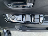 全席パワーウィンドウとなっています。運転席はオートになっているのでワンタッチ開閉することが出来ます。