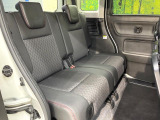 後部座席も気になるようなキズ・汚れやへたり等、大きなダメージはなく、良好な状態です。