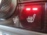 運転席と助手席にはシートヒーターを装備♪シートがとても暖かくなるため、冬期間のドライブに嬉しいアイテムです♪