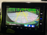 【バックカメラ】駐車時に後方がリアルタイム映像で確認できます。大型商業施設や立体駐車場での駐車時や、夜間のバック時に大活躍!運転スキルに関わらず、今や必須となった装備のひとつです!