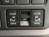 【両側パワースライドドア】スマートキーや運転席のスイッチで後席両側スライドドアの開閉が可能♪電動だから力を入れてドアを開ける必要が無く、小さなお子様でも簡単に開け閉めでき快適です♪