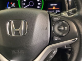 ハンドルにHondaセンシング系のクルーズコントロールやレーンキープアシストなどの操作スイッチが装備されています。ハンドルから手を離さず安全に操作できます。