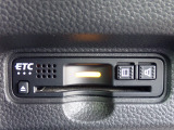 ■【ETC車載器】が装備されています。セットアップをしてお渡しとなり、ETCカードを差し込むだけで高速道路の利用が可能です。