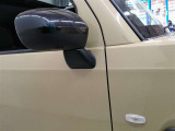 ドアミラーは電動格納機能もあります。駐車する際にこの機能があると大変便利ですね。