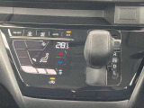 オートエアコンで温度調整も楽チン!四季を問わず快適に運転することが出来ます。