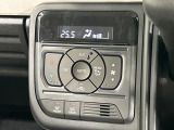 【オートエアコン】一度お好みの温度に設定すれば、車内の温度を検知し風量や温度を自動で調整。暑い&hellip;寒い&hellip;と何度もスイッチ操作をする必要はありません。快適な車内空間には必須の機能ですね♪