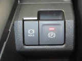 電動パーキングブレーキ&オートブレーキホールド機能付。「HOLD」スイッチを押しシステムONの状態にしておくことで信号待ちでブレーキを踏んで停車時ブレーキペダルから足を離してもブレーキを保持。楽です。