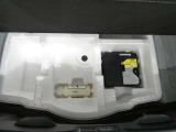 最近はパンク修理キットが標準ですね。タイヤの無い分軽量化と収納スペース確保できますね。