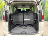 普段のお買い物や通勤、送迎等に十分な荷室スペースを確保しております。セカンドシートを倒すと、大きな荷物の積載も可能です♪
