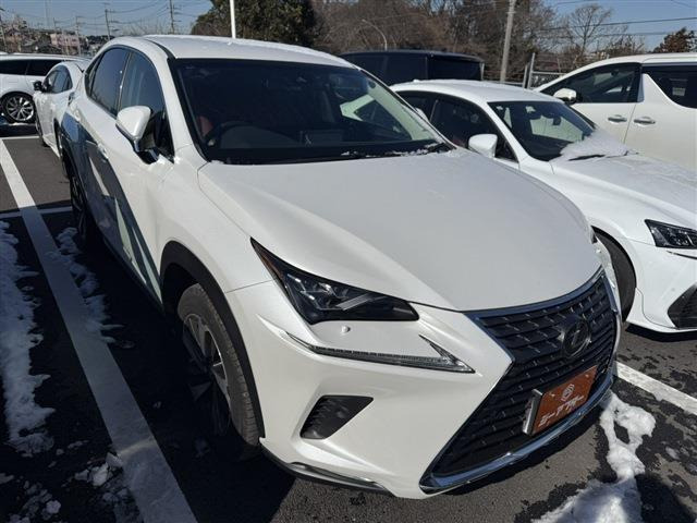 NX300 バージョンL禁煙車 赤革 ワンオーナー