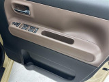【パワーウインドウ】運転席のスイッチで、各席の窓ガラスの開閉ができます!あると便利ですよね!