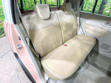 後部座席も気になるようなキズ・汚れやへたり等、大きなダメージはなく、良好な状態です。