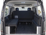 【H30年式/ハイエースワイドバン/ガソリン2.7L4WD/両側小窓付き】フローリング&times;ベッドキッド