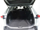 大きく開くラゲッジスペースです。左右独立でリアシートが倒れるので長尺の荷物も積むことが可能です。