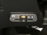 ハンドルの左下にETCがついています。高速道路の料金所の通過も楽々です!。 カードの取り出しもしやすい場所についています。