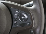 ◆アダプティブクルーズコントロール◆予め設定した車速内でクルマが自動的に加減速。前走車との適切な車間距離を維持しながら追従走行します。【LKAS】車線維持支援システムでステアリング操作を支援。