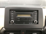 操作がパッとみ、一目でわかる純正CDラジオ。