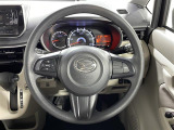 【ステアリング】軽い力で扱いやすいハンドルです。目立つ傷やスレなどなく綺麗な状態です!除菌プランいれていただくとさらに快適に!清潔なお車はお子様にも安心ですね!