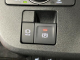【電動パーキングブレーキ+オートブレーキホールド機能】 指先だけで簡単に操作が可能なパーキングブレーキ、スイッチを押すとブレーキペダルから足を離してもブレーキを保持できるオートブレーキホールド搭載。