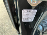 タイヤの空気圧調整のシールになります。