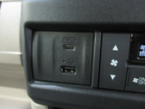 通常のUSB入力端子の他にスマホ充電に対応したUSB-C端子を所装備!