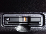 ■【ETC車載器】が装備されています。セットアップをしてお渡しとなり、ETCカードを差し込むだけで高速道路の利用が可能です。