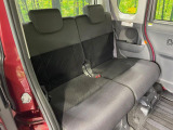 後部座席も気になるようなキズ・汚れやへたり等、大きなダメージはなく、良好な状態です。