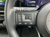 ナビの音量など車両情報を手元で操作できるハンドルスイッチ付き。