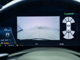 リアパーキングカメラ、防眩ドアミラー、アドバンスドフロントドライビングカメラなど、先進的な運転支援装備も充実しています。