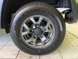 【純正アルミホイール】外観にマッチした純正アルミホイールを装着しております。各種社外アルミホイールや、スタッドレスタイヤも取扱いしております。是非ご相談ください♪