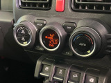 【オートエアコン】一度お好みの温度に設定すれば、車内の温度を検知し風量や温度を自動で調整。暑い&hellip;寒い&hellip;と何度もスイッチ操作をする必要はありません。快適な車内空間には必須の機能ですね♪