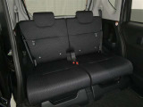 後席シートも広々としたスペースを確保しています。大人でもゆったりと座って頂けますので、大人数でのお出かけもラクラクです♪ドライブに行くのが楽しみですね♪