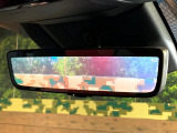 【デジタルインナーミラー】後席の大きな荷物や同乗者で後方が確認しづらい時でも安心!カメラが撮影した車両後方の映像をルームミラー内に表示。クリアな視界で状況の確認が可能です!